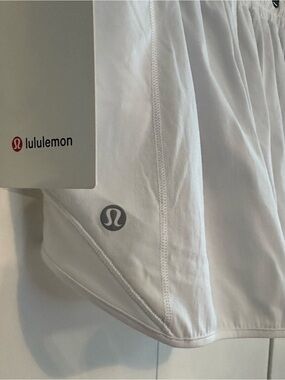 lululemon Hotty Hot Low-Rise Short  4" *Lined